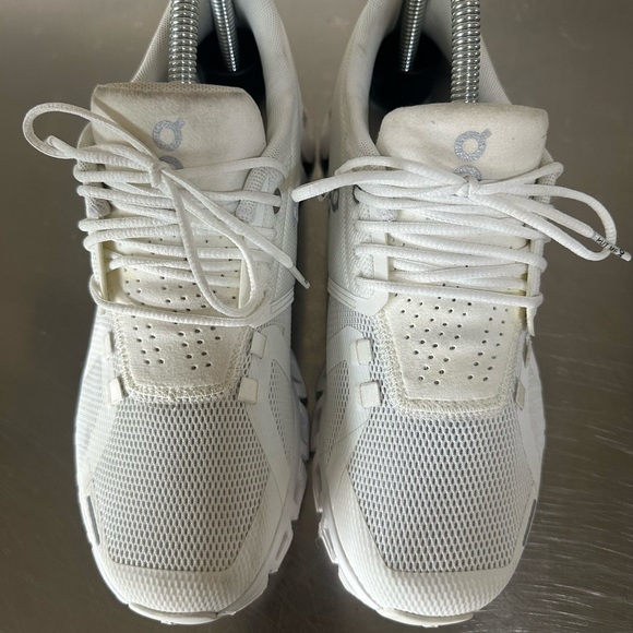 ON Running Shoes - Picture 4 of 10